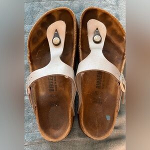 Birkenstock Gizeh Sandals – Silver Leather – Women’s 7 / EU 37– Made in Germany